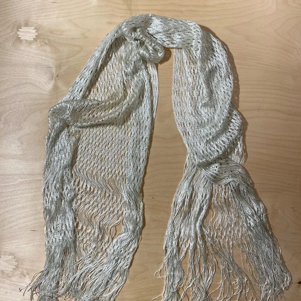 Lacy Silver /White thread Scarf (IO)